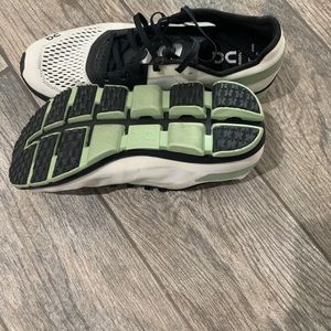 ON CLOUD- CLOUD FLASH RUNNERS